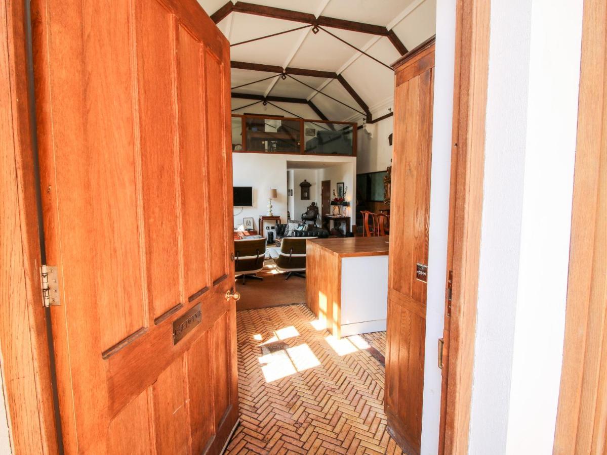 Chetwynd Lodge Стафорд Екстериор снимка