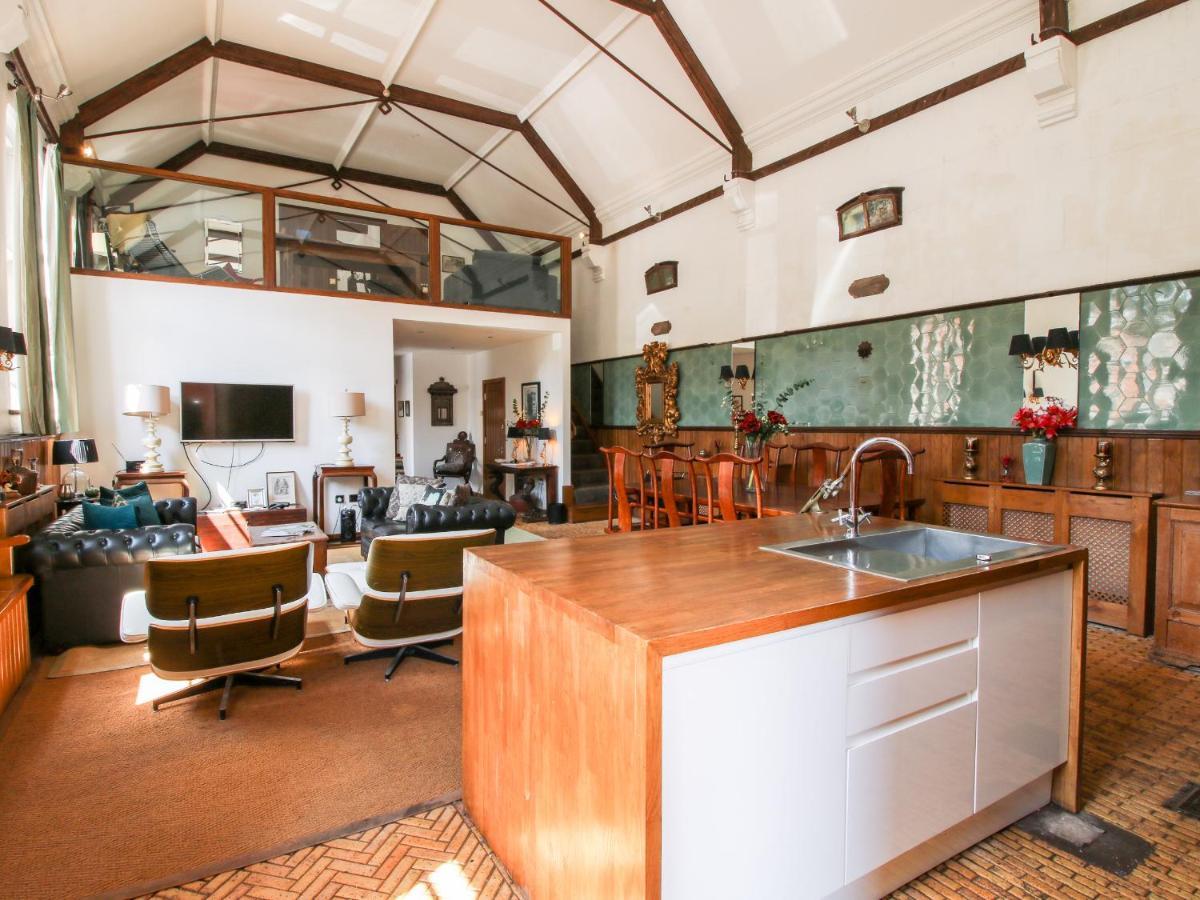 Chetwynd Lodge Стафорд Екстериор снимка