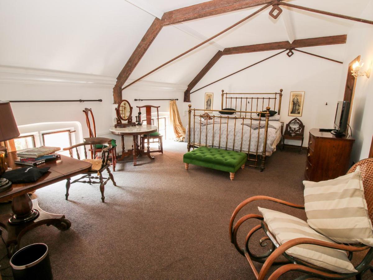 Chetwynd Lodge Стафорд Екстериор снимка