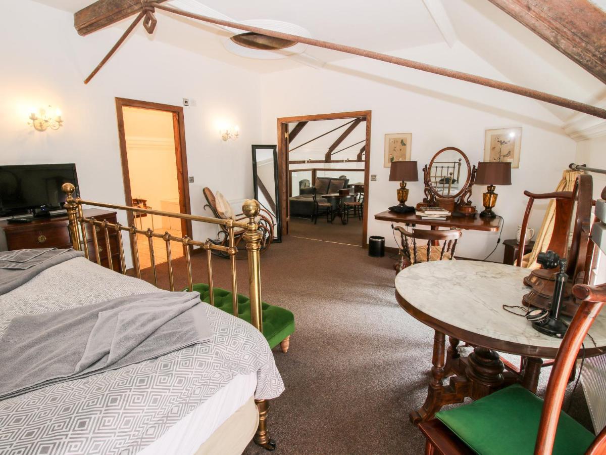 Chetwynd Lodge Стафорд Екстериор снимка