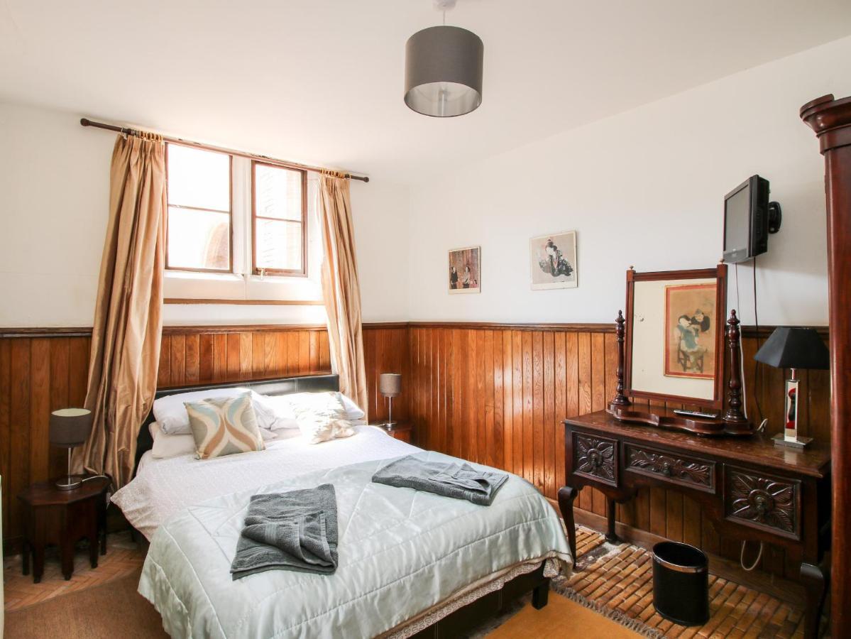 Chetwynd Lodge Стафорд Екстериор снимка