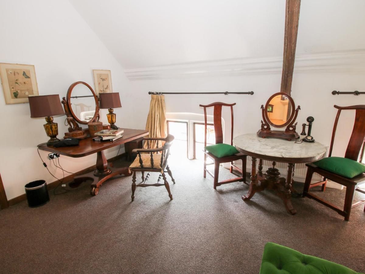 Chetwynd Lodge Стафорд Екстериор снимка