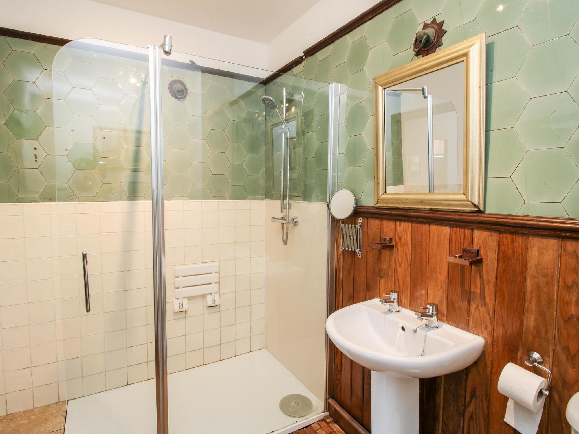 Chetwynd Lodge Стафорд Екстериор снимка