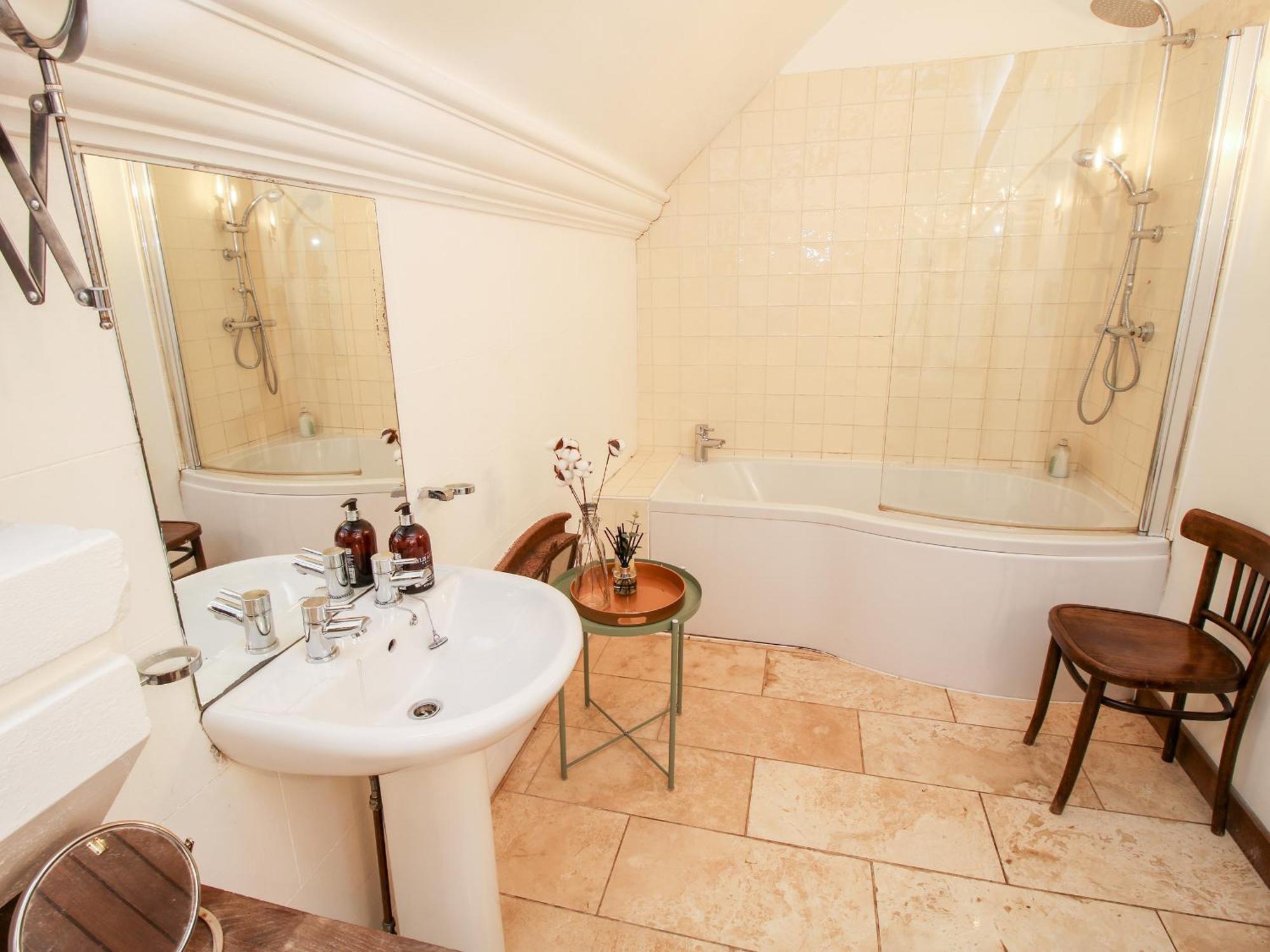 Chetwynd Lodge Стафорд Екстериор снимка